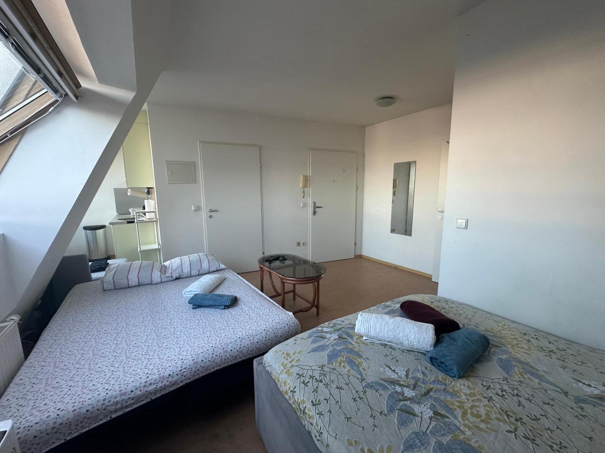 Cozy Bright Penthouse Close To U1 And U6 Metros Appartamento *