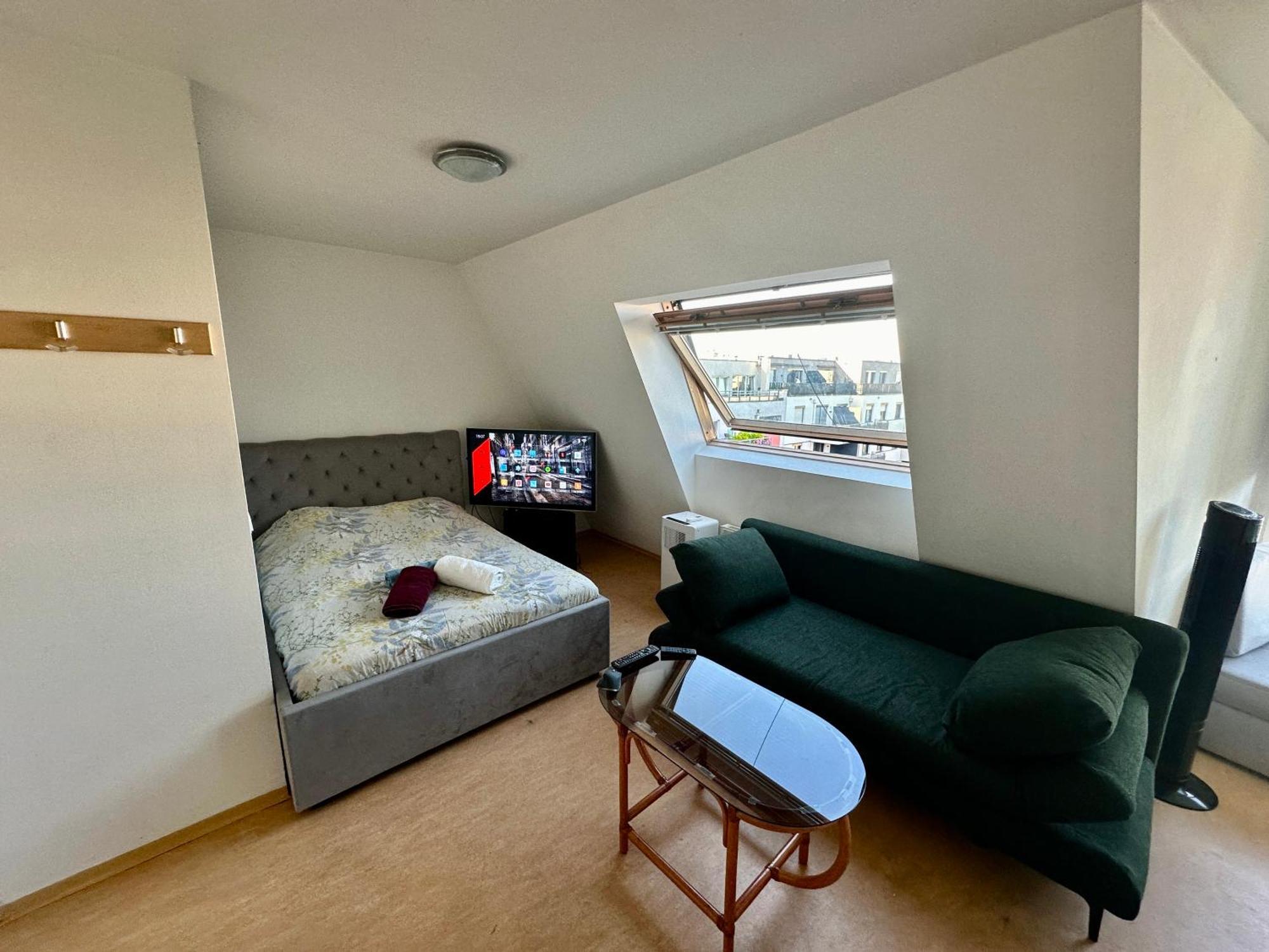 Appartamento Cozy Bright Penthouse Close To U1 And U6 Metros Vienna